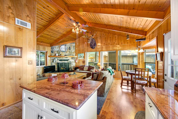 Stunning Lake view 3BD w/hot tub, 3 decks, AC, fireplace & game room