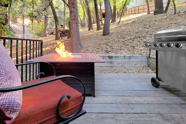 Walk to lake | BBQ Grill | Fire pit| Shuffleboard