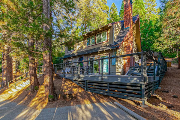 Serene cabin near Lake Arrowhead Village with wraparound deck & forest views