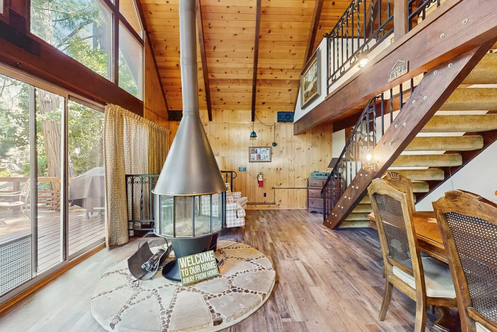Retro Cabin Lake Arrowhead | Walk to Lake + Near Village