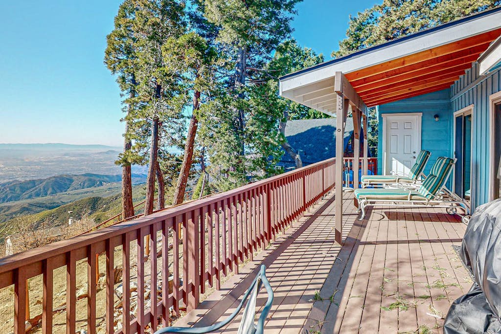 SkyPark cabin w/incredible views - close to Santa's Village and hiking