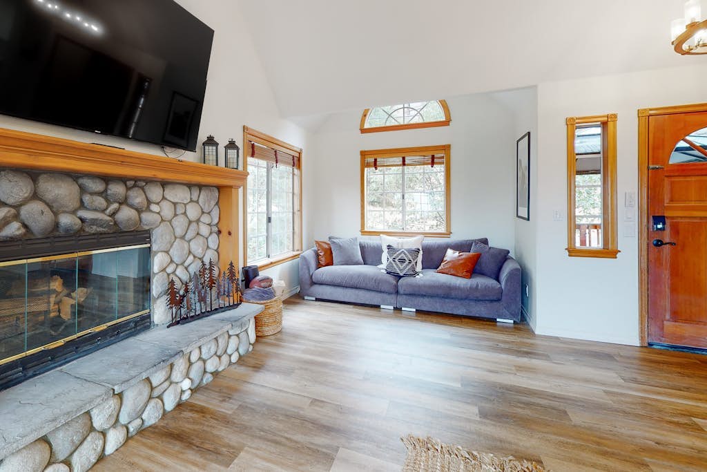 Spacious home with three decks, views, game room, fireplace, & fast WiFi
