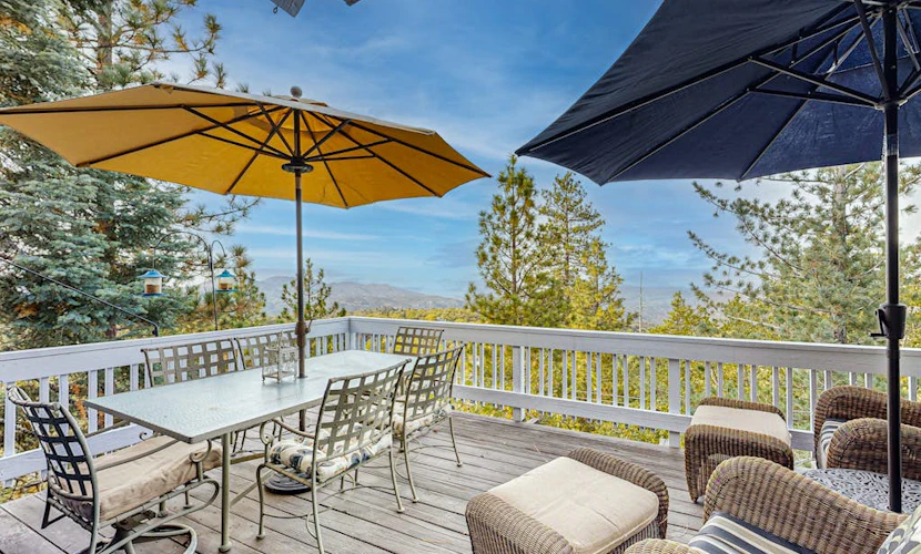Charming home w/breathtaking view, fireplace, grill, close to hiking