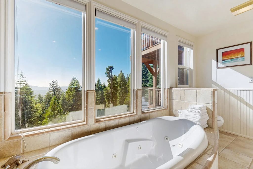 Pinetree Palace | Mountain Retreat | Games | Treetop Views | Sleeps 6