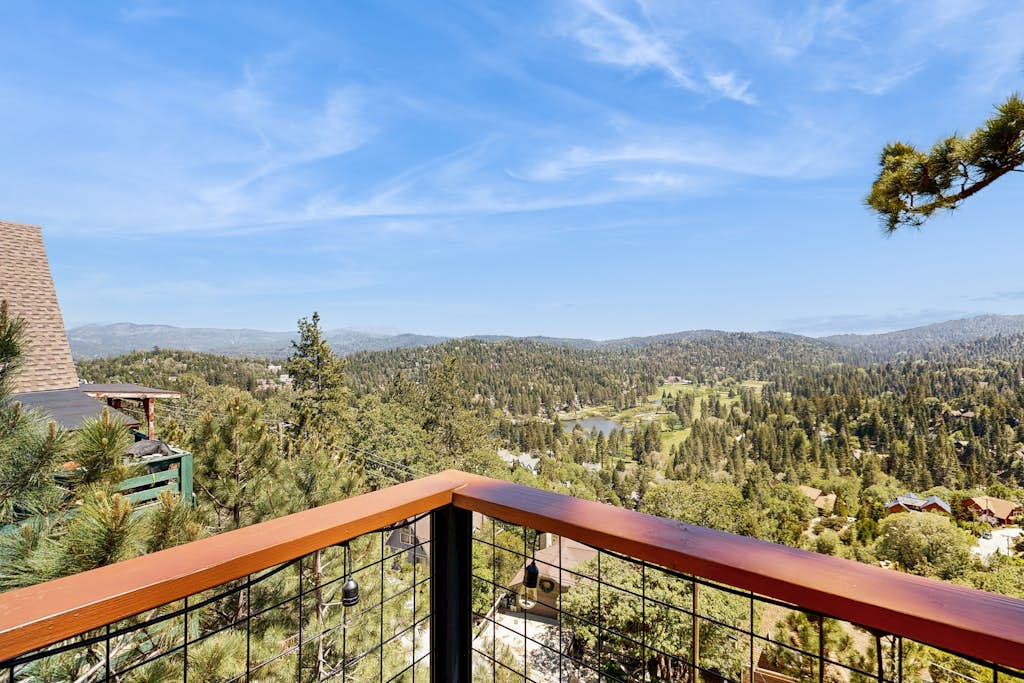 Kings Lodge | Modern Lodge | Panoramic Views | 2 Decks | Dog Friendly | Sleeps 7