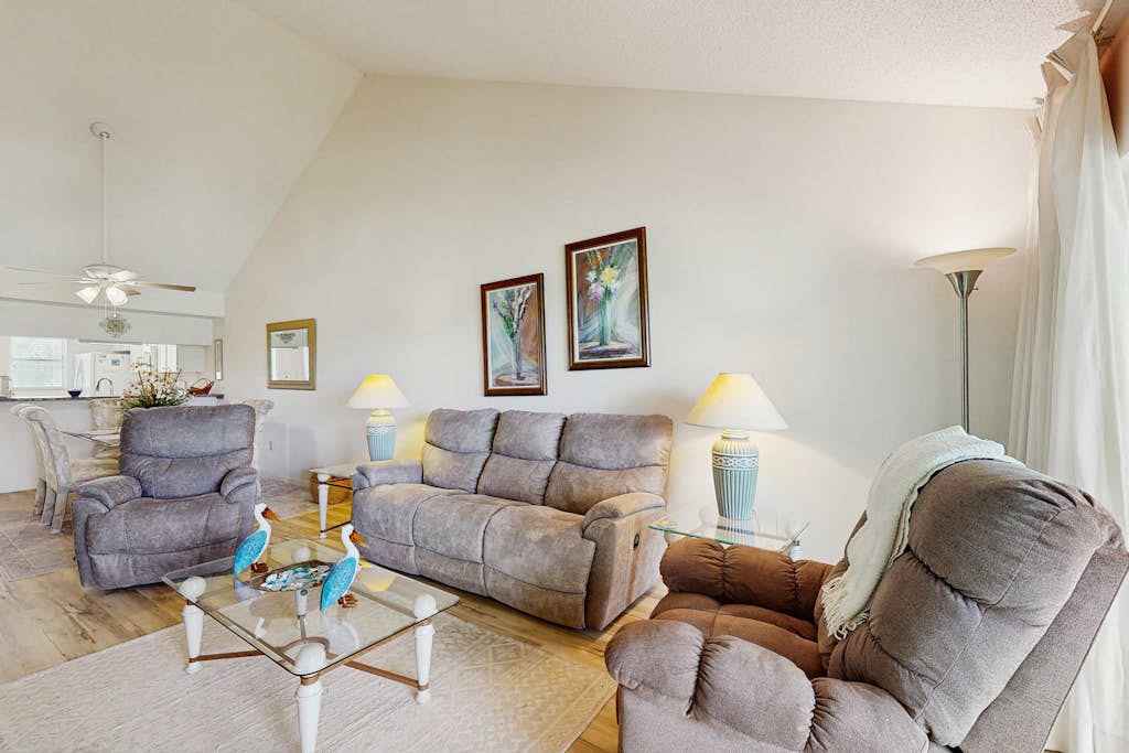 Venice Condo, Pool, Balcony & Beaches Nearby!