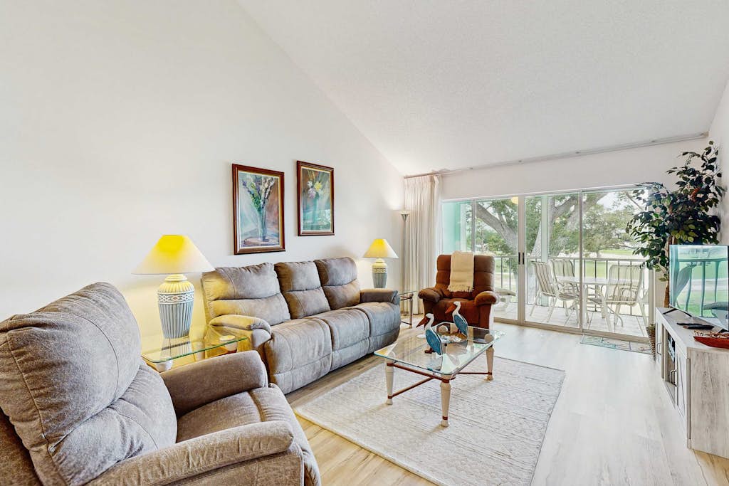 Venice Condo, Pool, Balcony & Beaches Nearby!