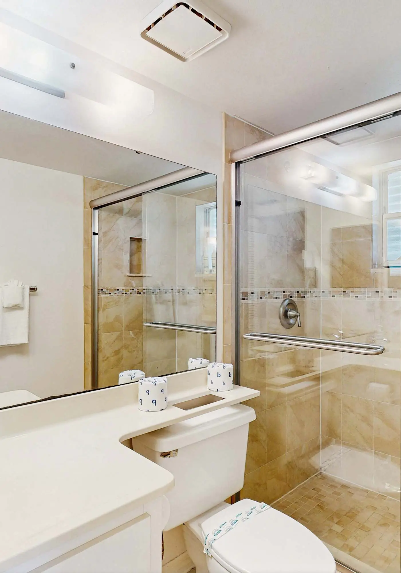 Venice Condo, Pool, Balcony & Beaches Nearby!