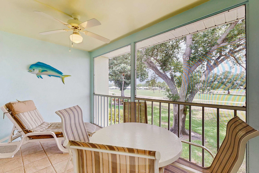 Venice Condo, Pool, Balcony & Beaches Nearby!