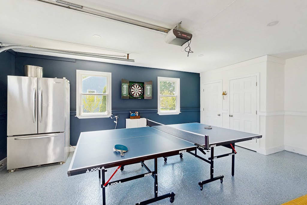 Mid-Cape Retreat, Near Beaches & Nice Yard