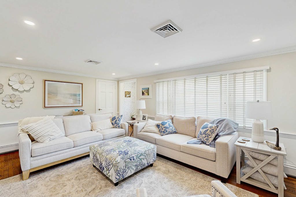 Mid-Cape Retreat, Near Beaches & Nice Yard