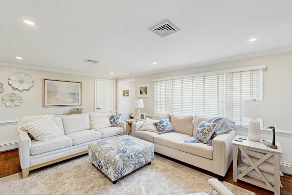 Mid-Cape Retreat, Near Beaches & Nice Yard