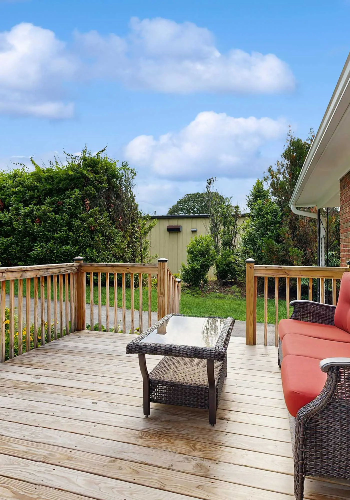 Cozy dog-friendly, house, fenced backyard, outdoor seating, deck, central air, w/d, wifi