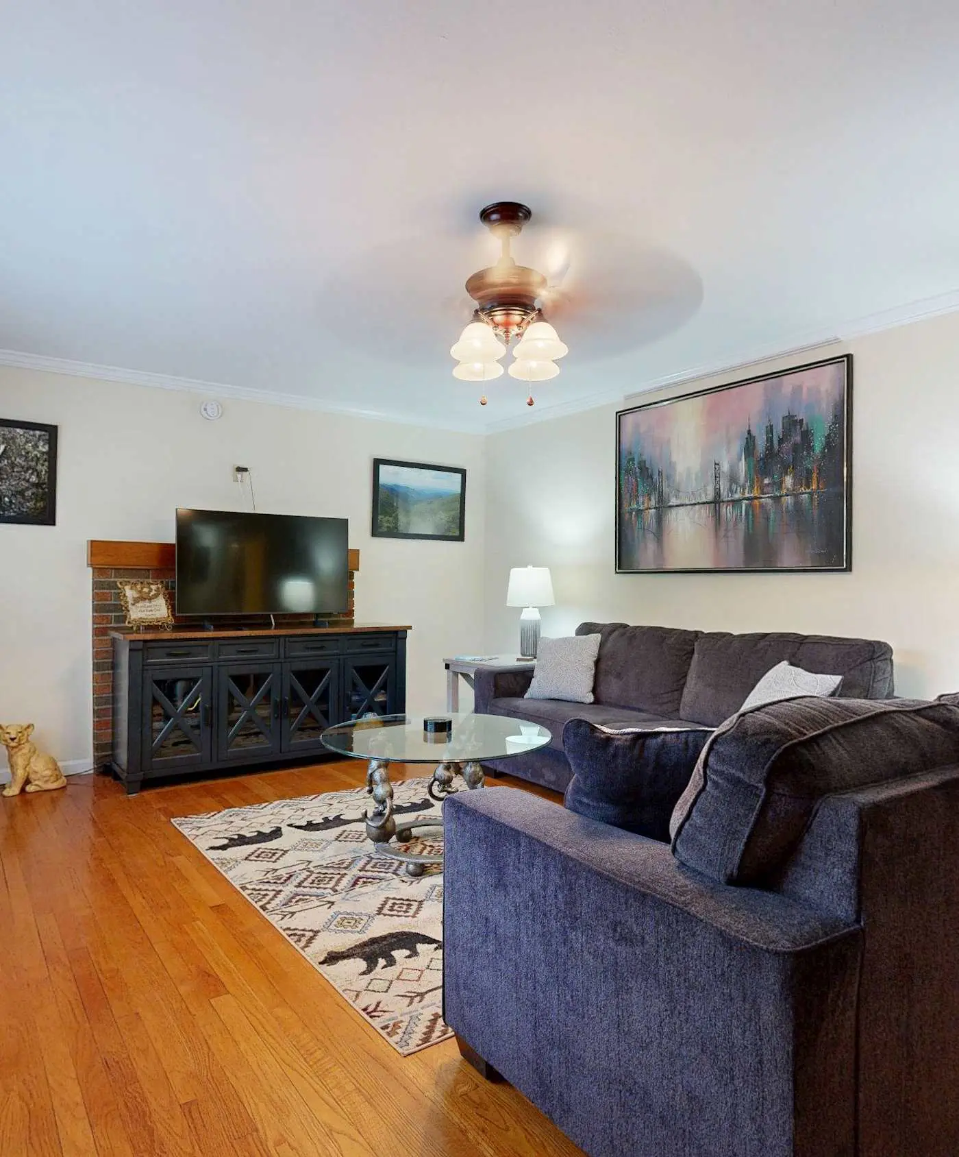 Cozy dog-friendly, house, fenced backyard, outdoor seating, deck, central air, w/d, wifi