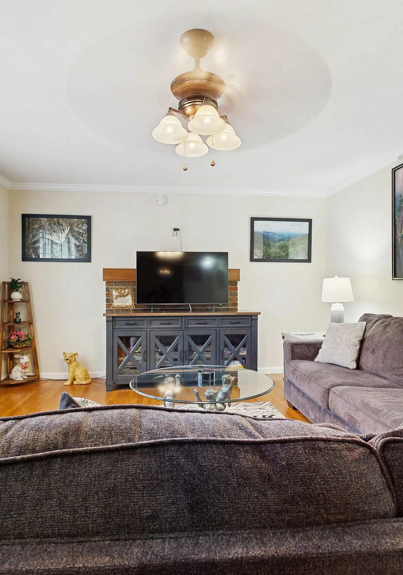 Cozy dog-friendly, house, fenced backyard, outdoor seating, deck, central air, w/d, wifi