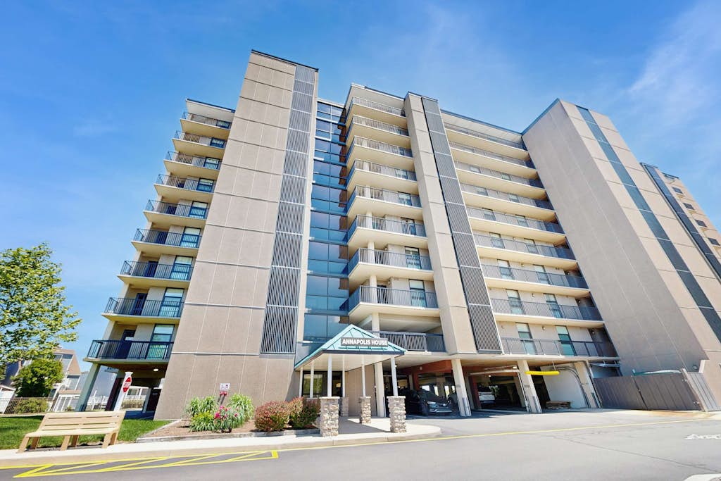Sea Colony 4th floor condo with pools, tennis