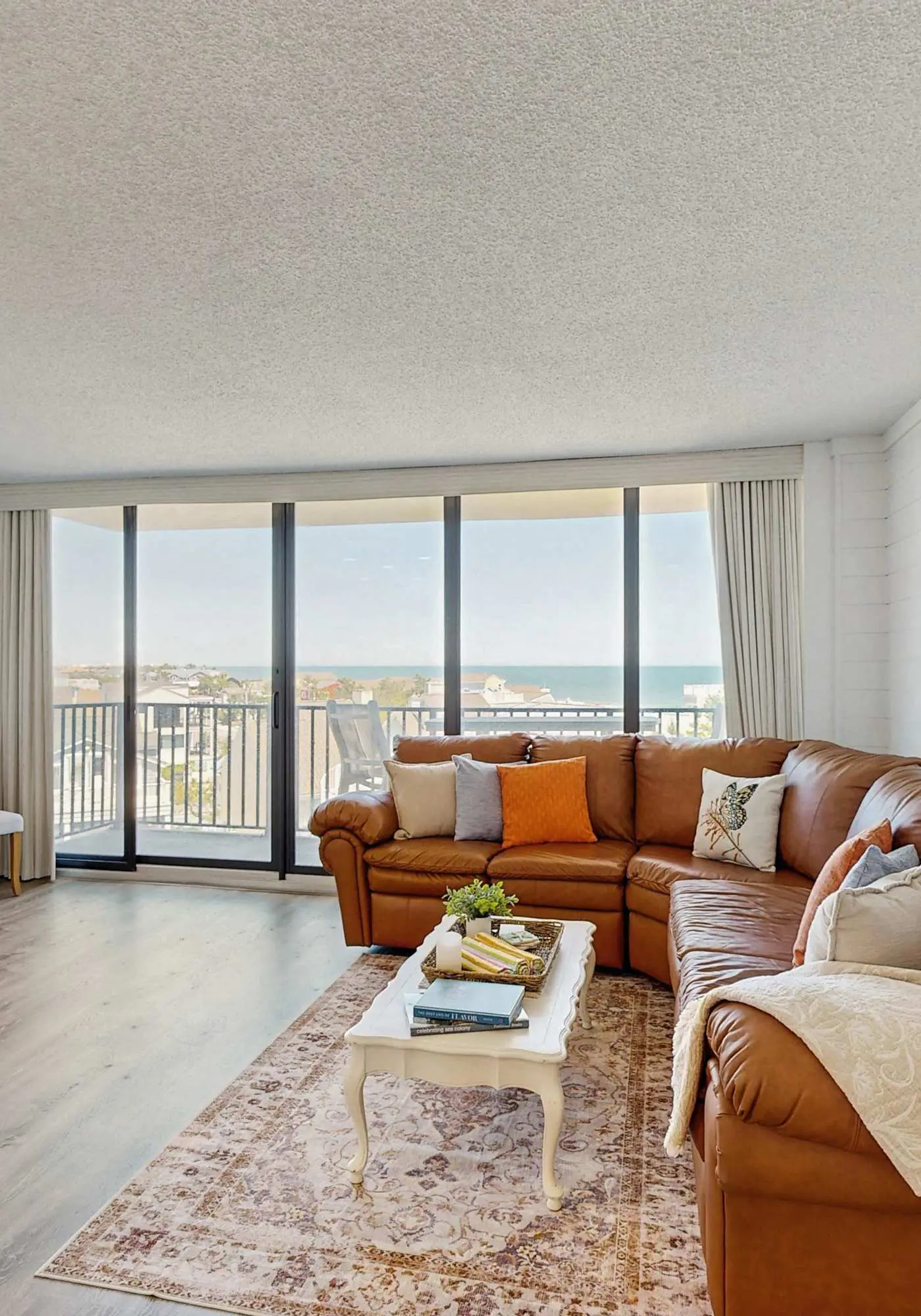 Sea Colony 4th floor condo with pools, tennis
