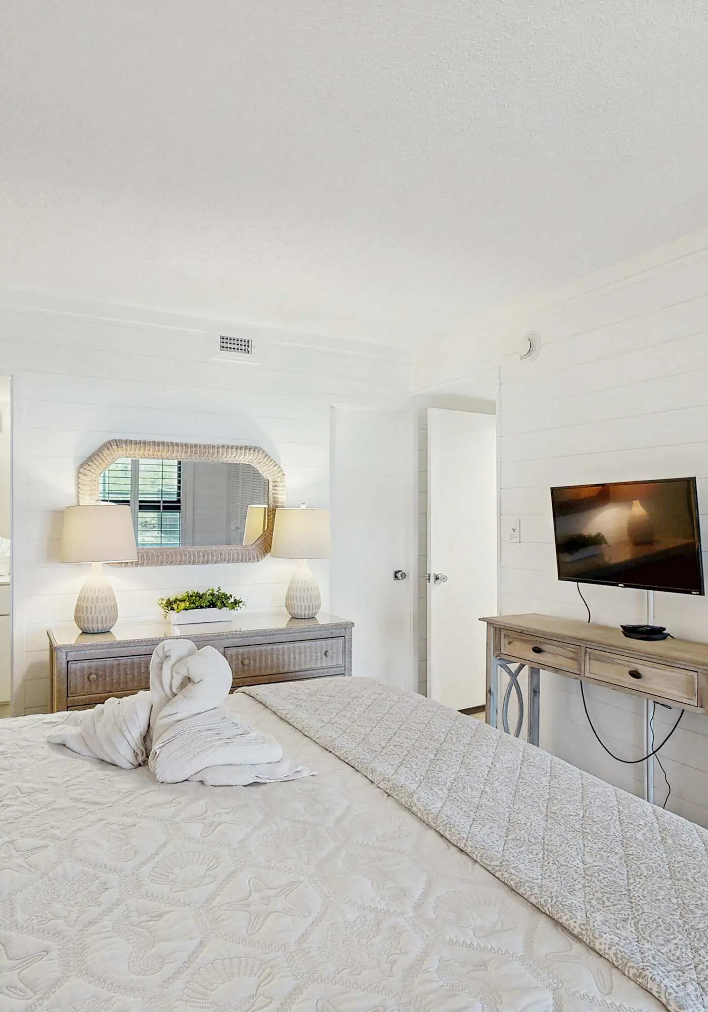 Sea Colony 4th floor condo with pools, tennis