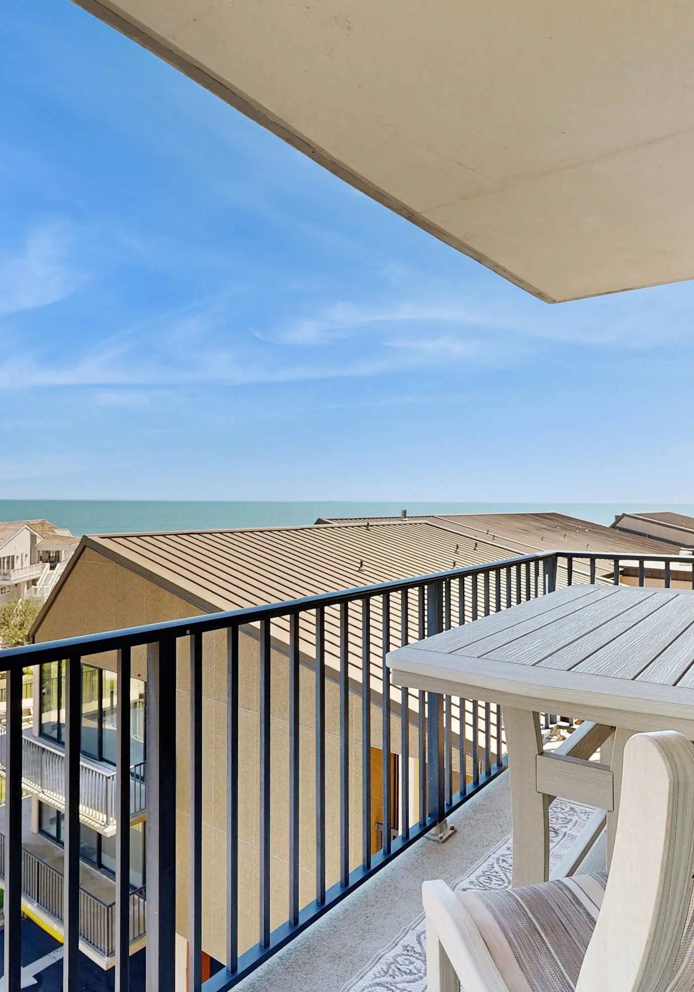 Sea Colony 4th floor condo with pools, tennis