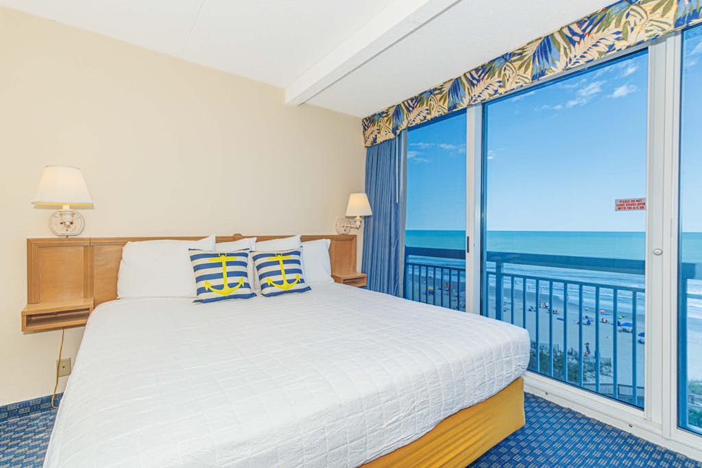 Oceanfront 1BR by Skywheel! Yachtsman 701