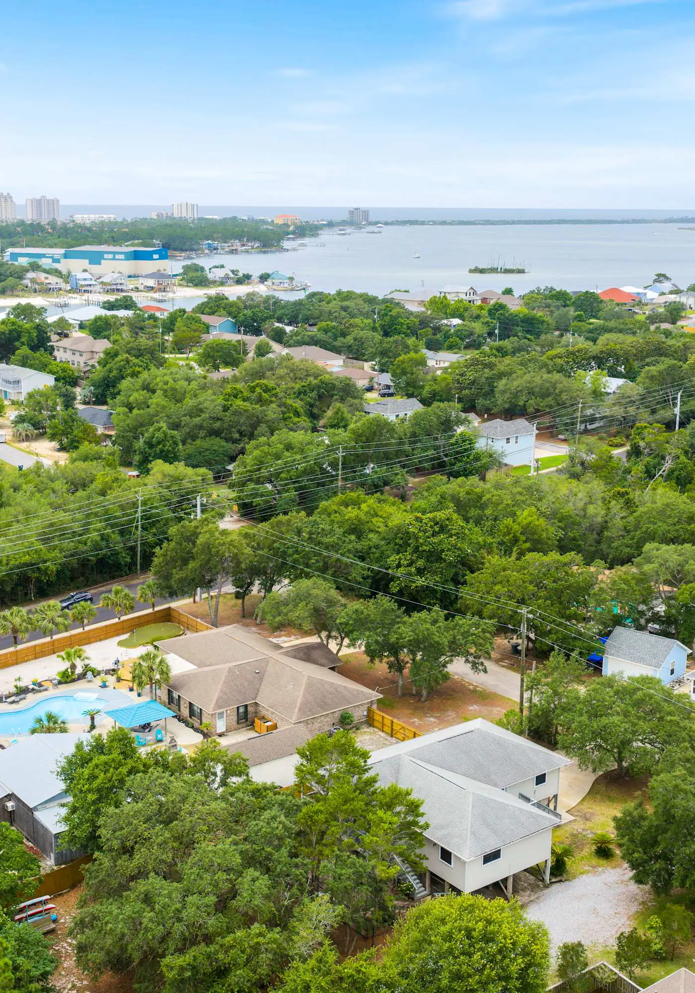 5BR Home, Located on Canal, Backyard with Deck and BBQ