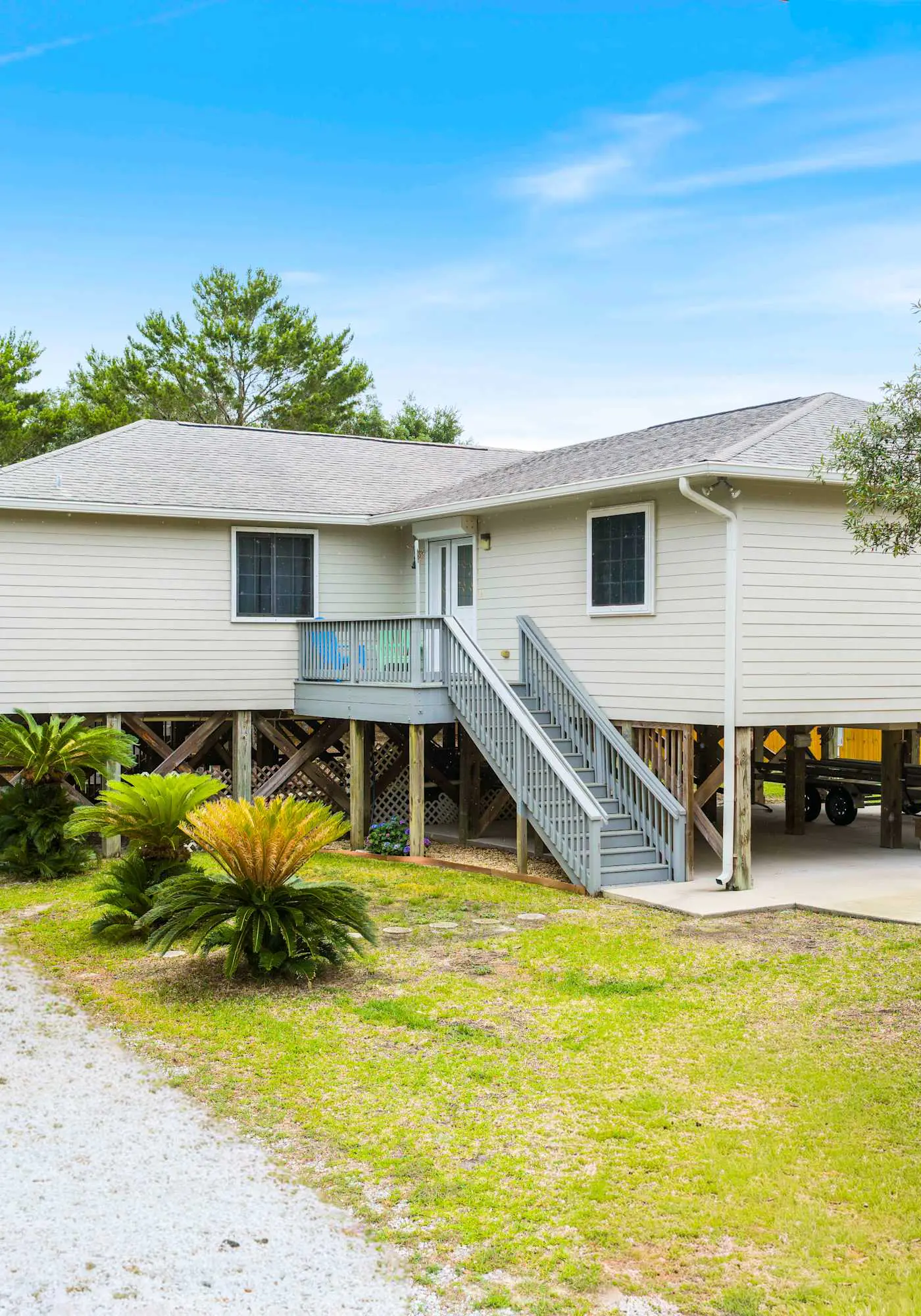 5BR Home, Located on Canal, Backyard with Deck and BBQ