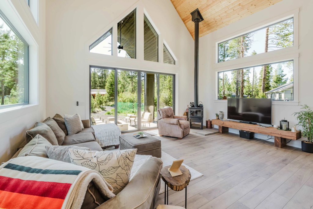 Scandinavian Forest Retreat Near Sunriver