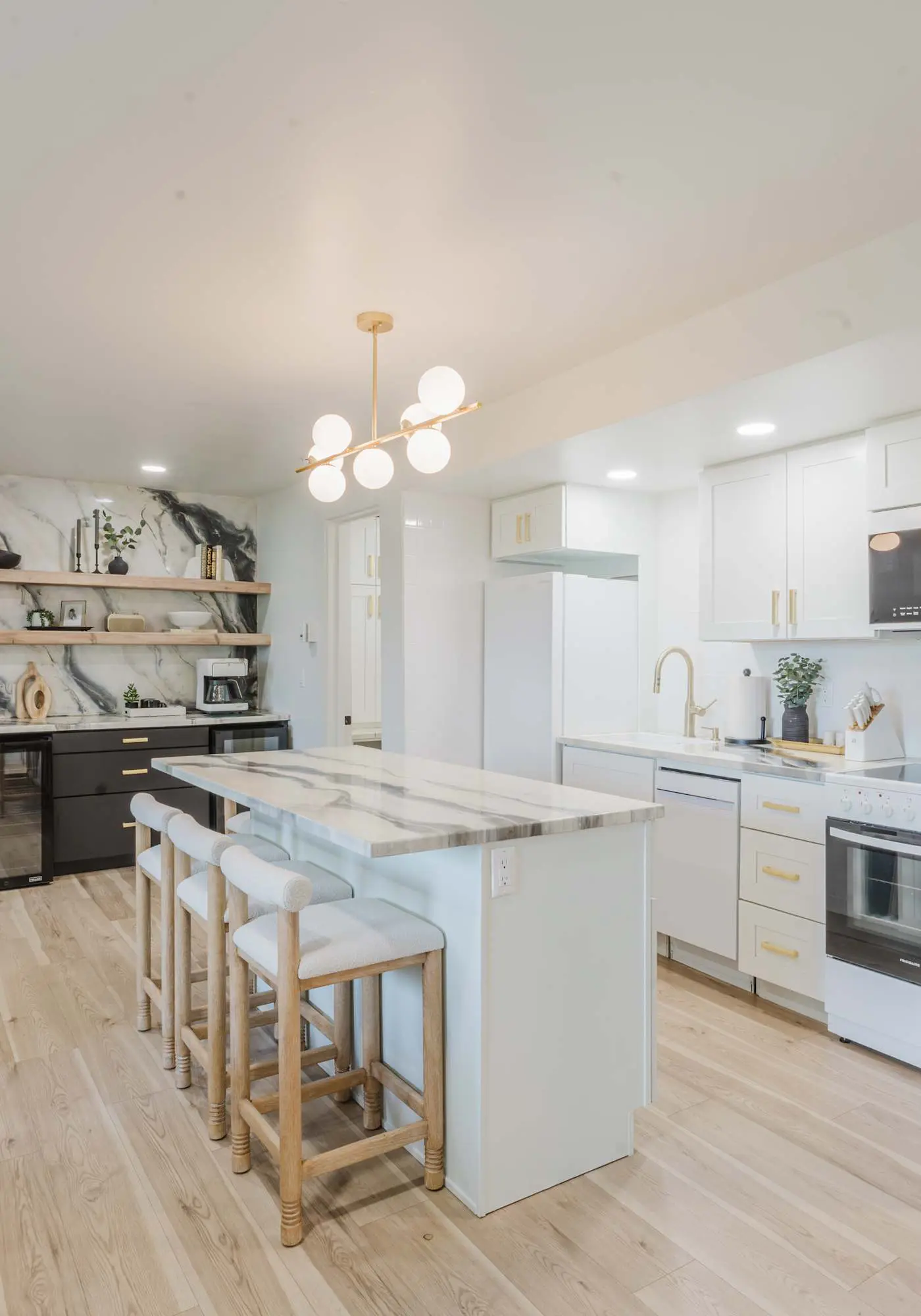 1BR Condo, Pool & Hot Tub, fitness center, trails