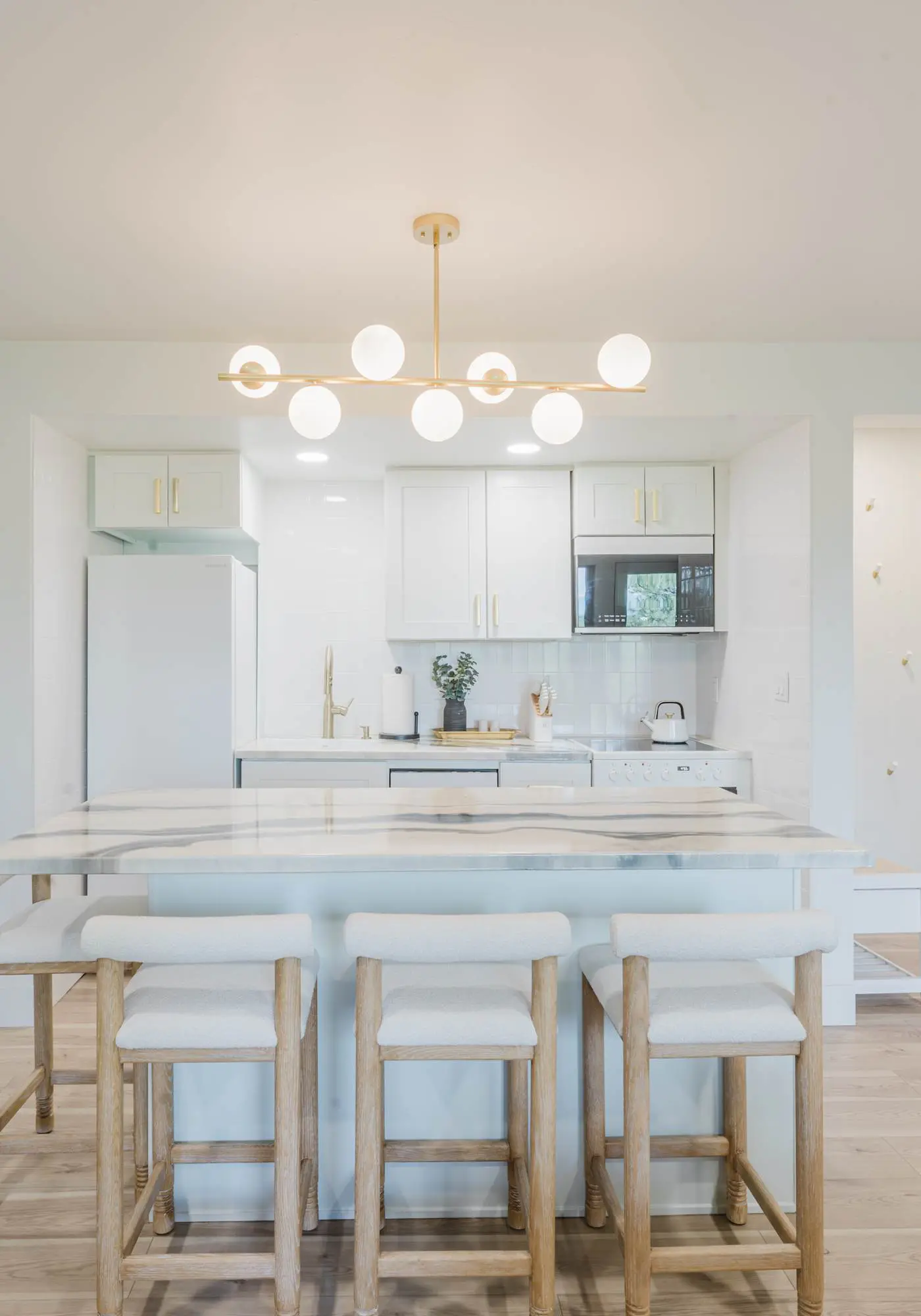 1BR Condo, Pool & Hot Tub, fitness center, trails