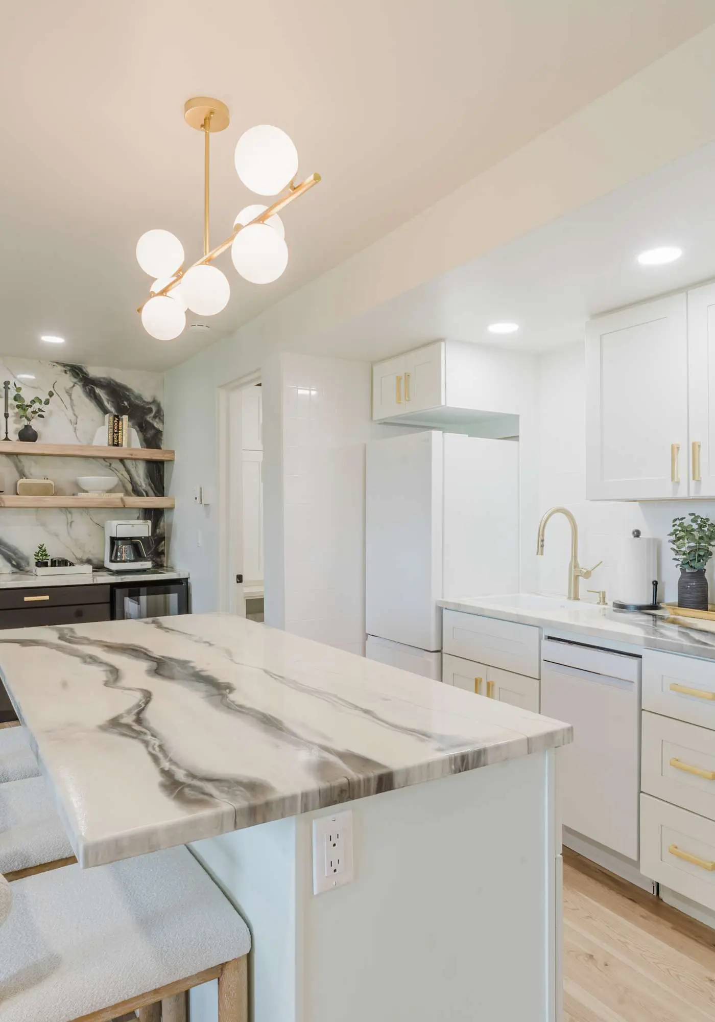 1BR Condo, Pool & Hot Tub, fitness center, trails