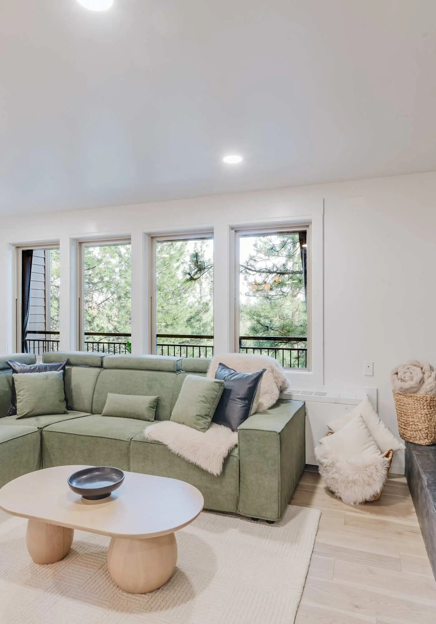 1BR Condo, Pool & Hot Tub, fitness center, trails
