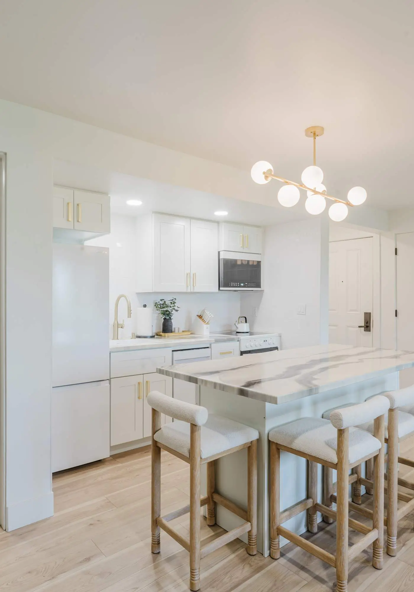 1BR Condo, Pool & Hot Tub, fitness center, trails