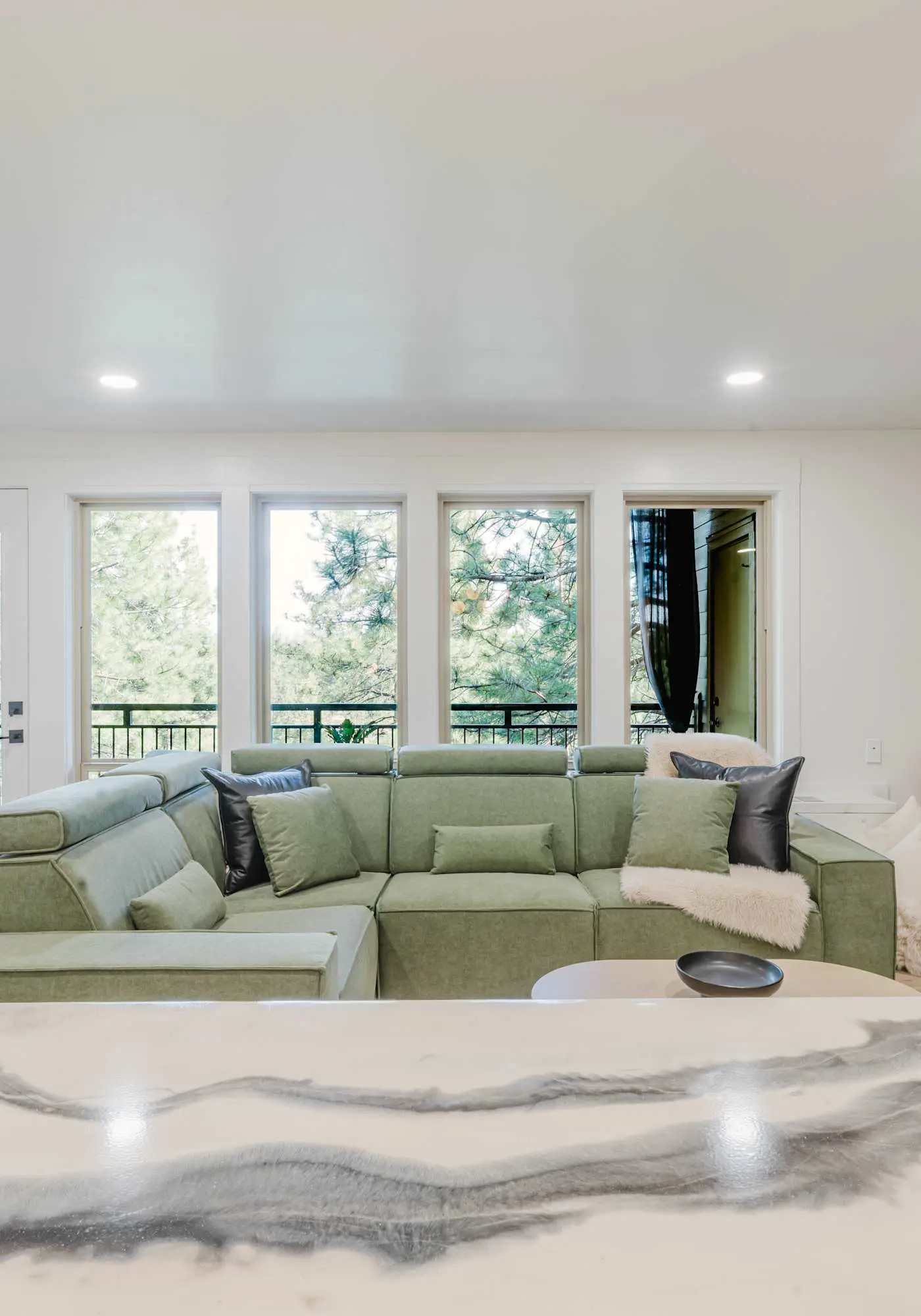 1BR Condo, Pool & Hot Tub, fitness center, trails