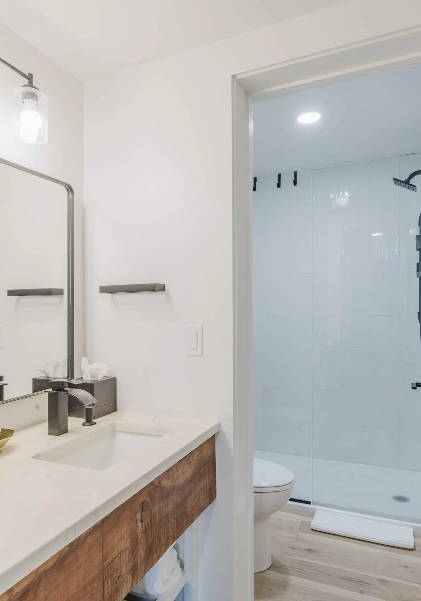 1BR Condo, Pool & Hot Tub, fitness center, trails