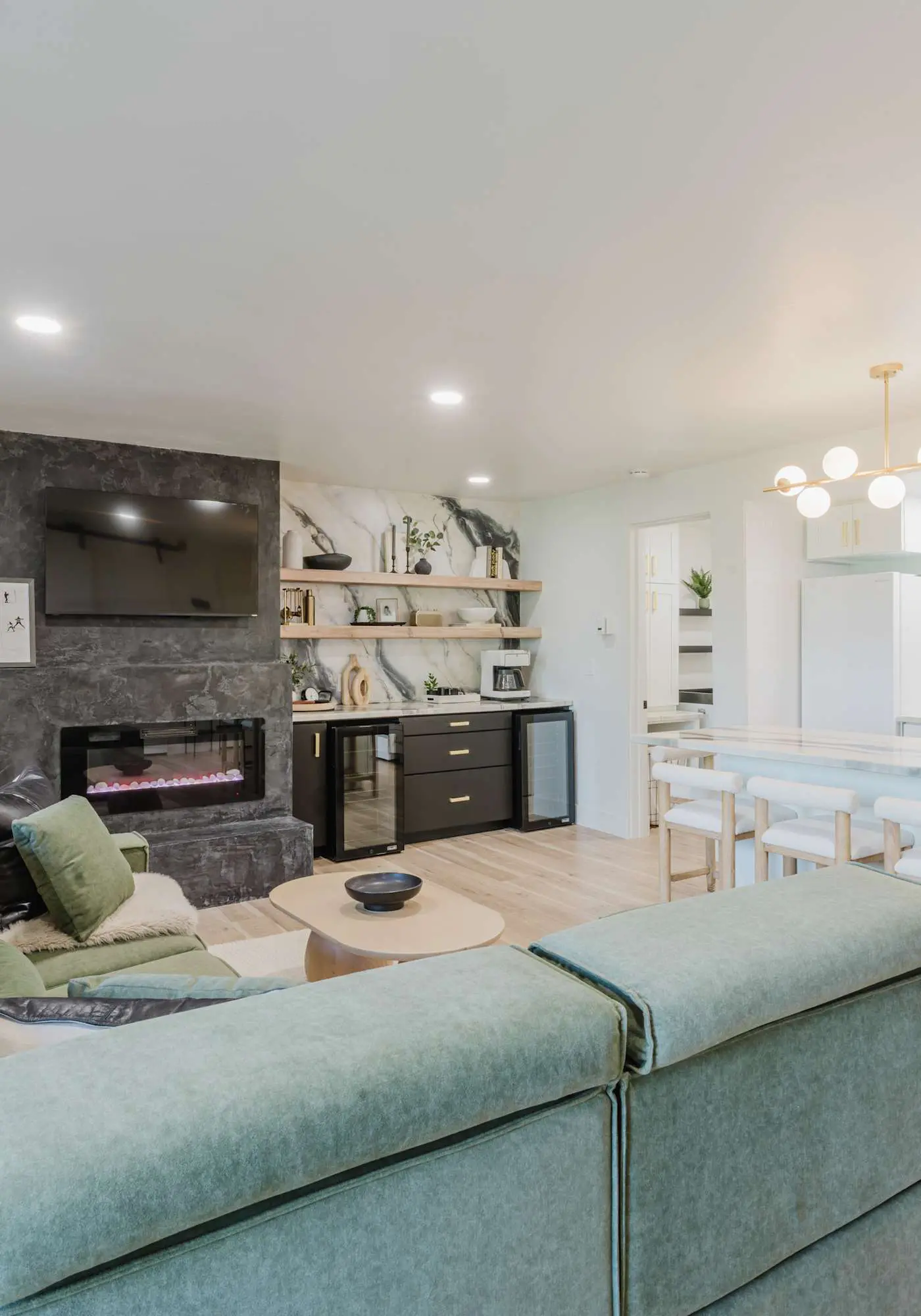 1BR Condo, Pool & Hot Tub, fitness center, trails