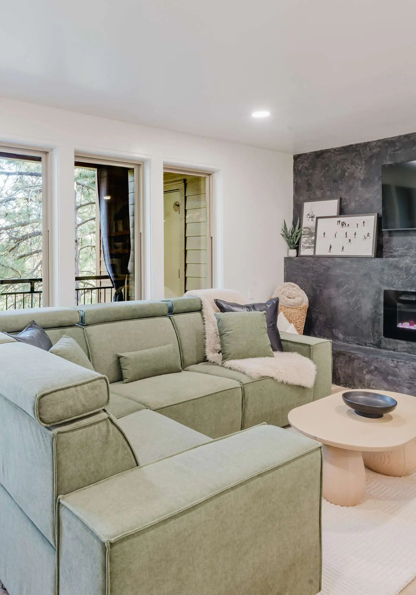 1BR Condo, Pool & Hot Tub, fitness center, trails