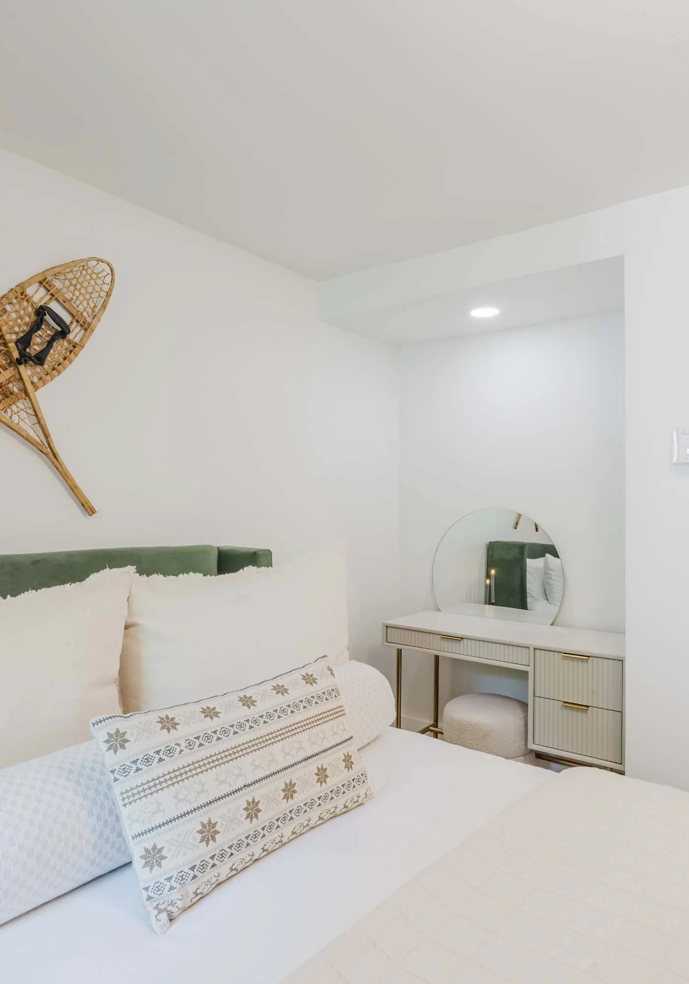1BR Condo, Pool & Hot Tub, fitness center, trails