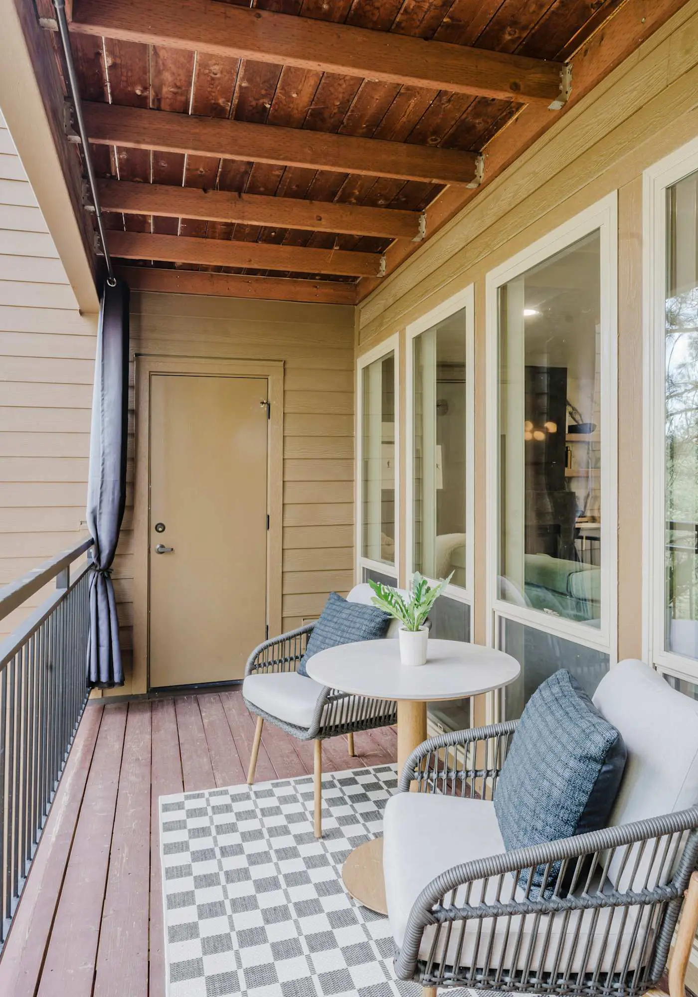 1BR Condo, Pool & Hot Tub, fitness center, trails