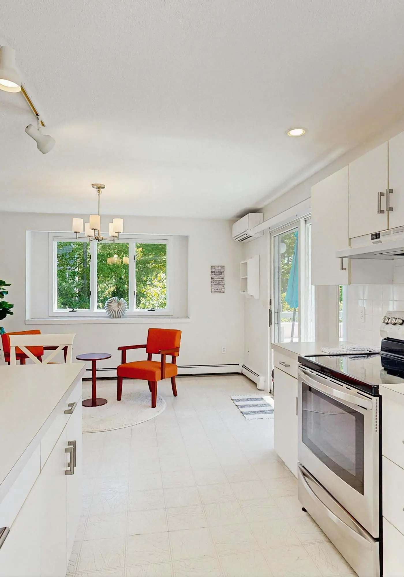 Bright Falmouth Home With Open Layout, AC & Deck