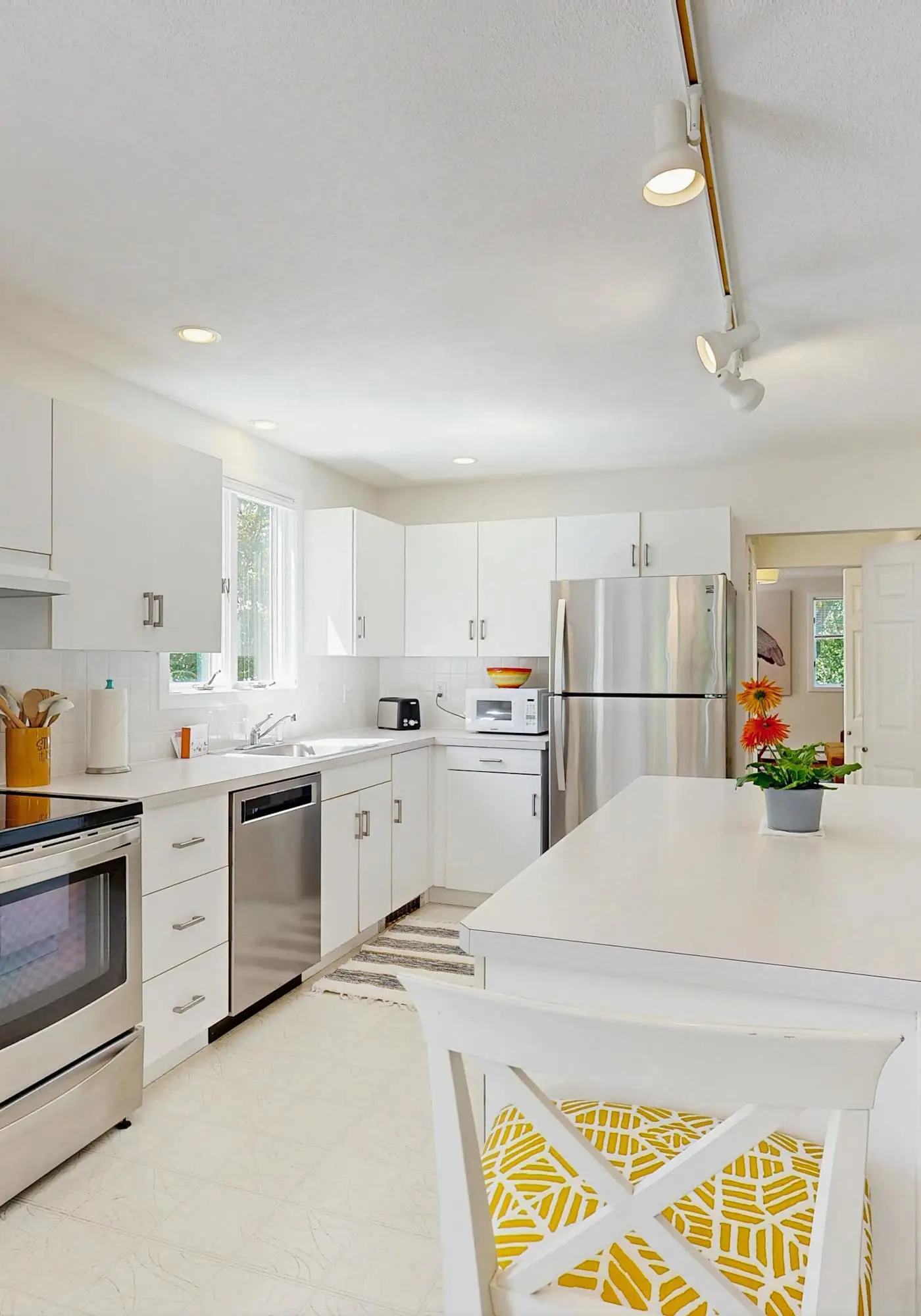 Bright Falmouth Home With Open Layout, AC & Deck