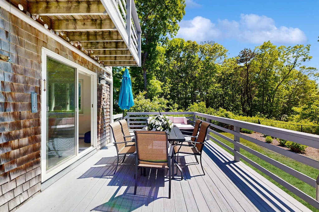 Bright Falmouth Home With Open Layout, AC & Deck