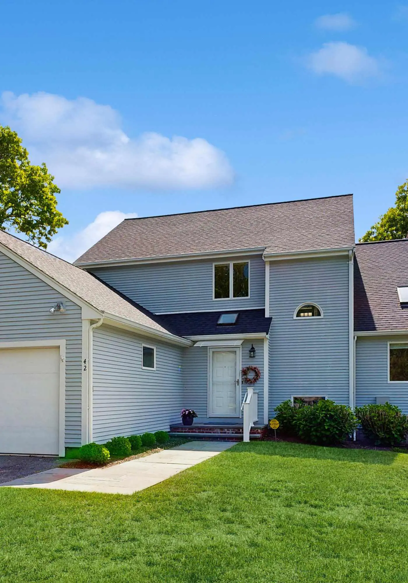 Bright Falmouth Home With Open Layout, AC & Deck