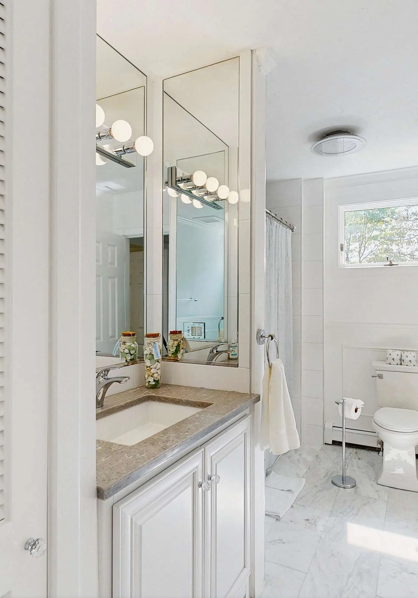 Bright Falmouth Home With Open Layout, AC & Deck