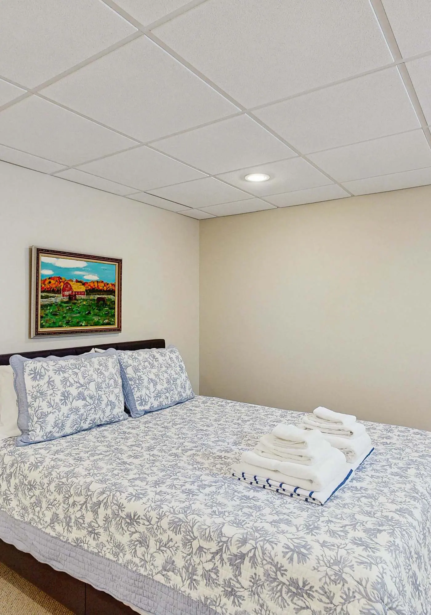 Bright Falmouth Home With Open Layout, AC & Deck
