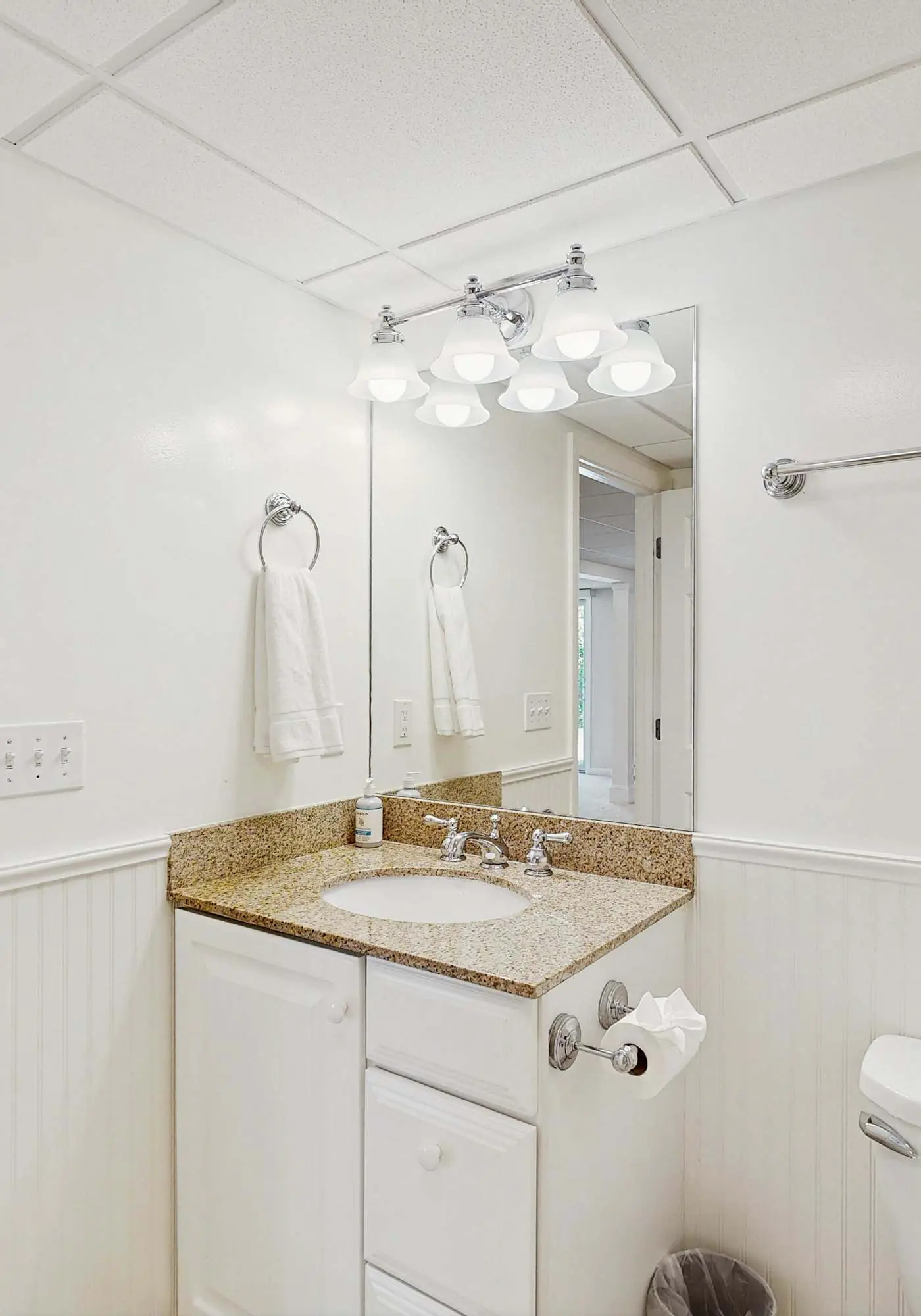 Bright Falmouth Home With Open Layout, AC & Deck