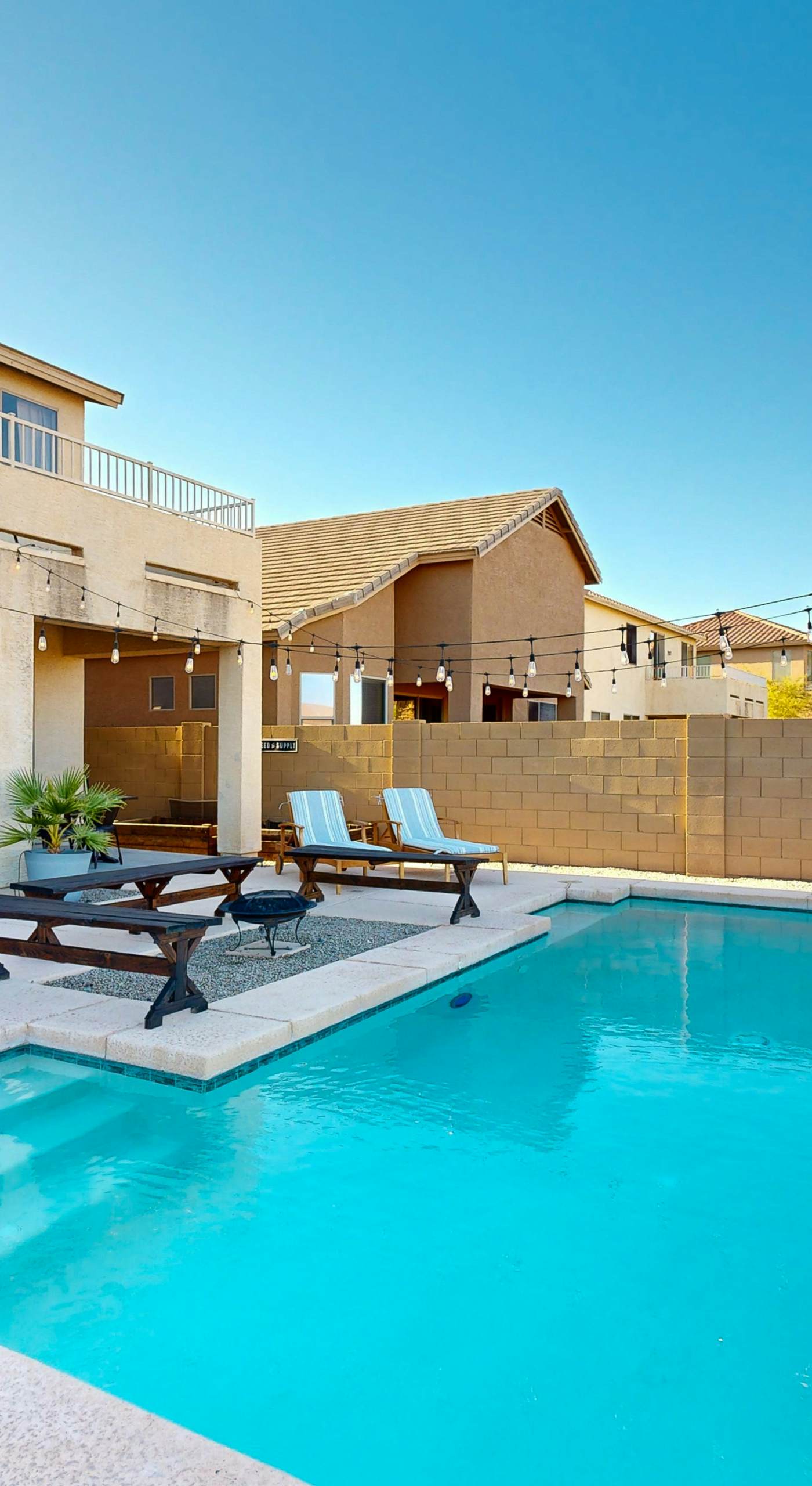 Hot Tub & Game Room: Poolside Paradise in Phoenix!