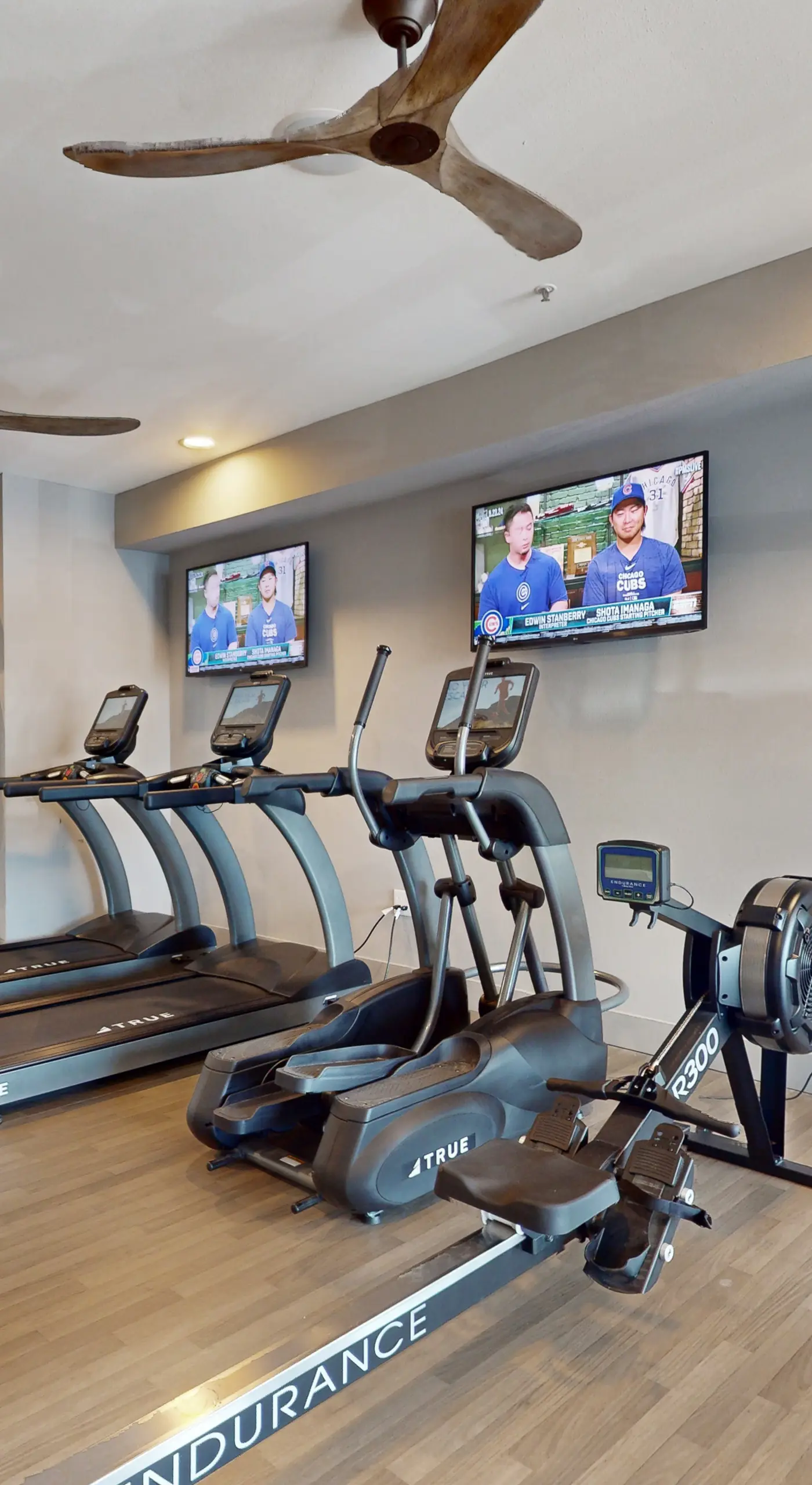 2 Mi to UF Campus! Modern Luxury Apt w/ Pool
