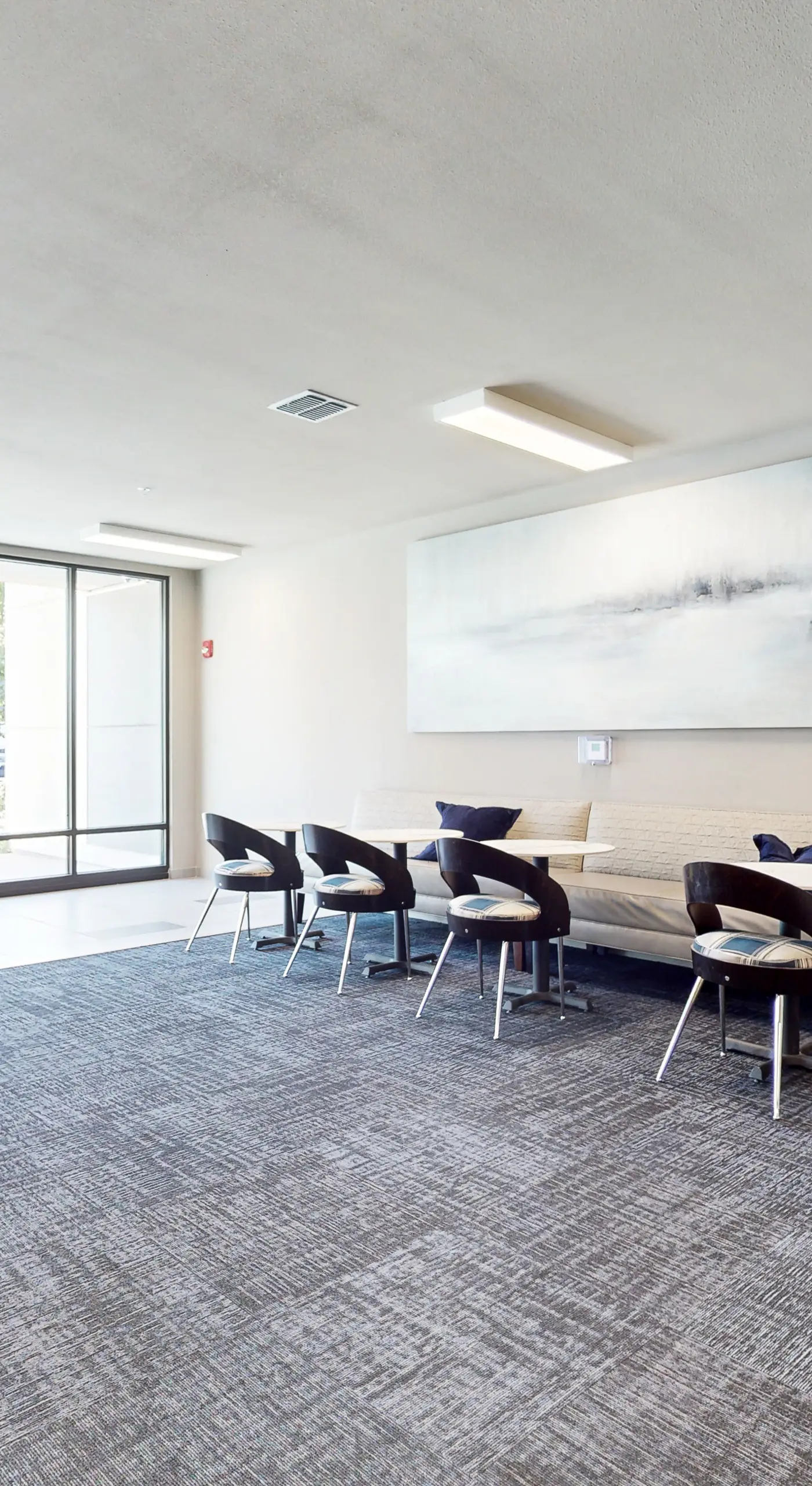 2 Mi to UF Campus! Modern Luxury Apt w/ Pool