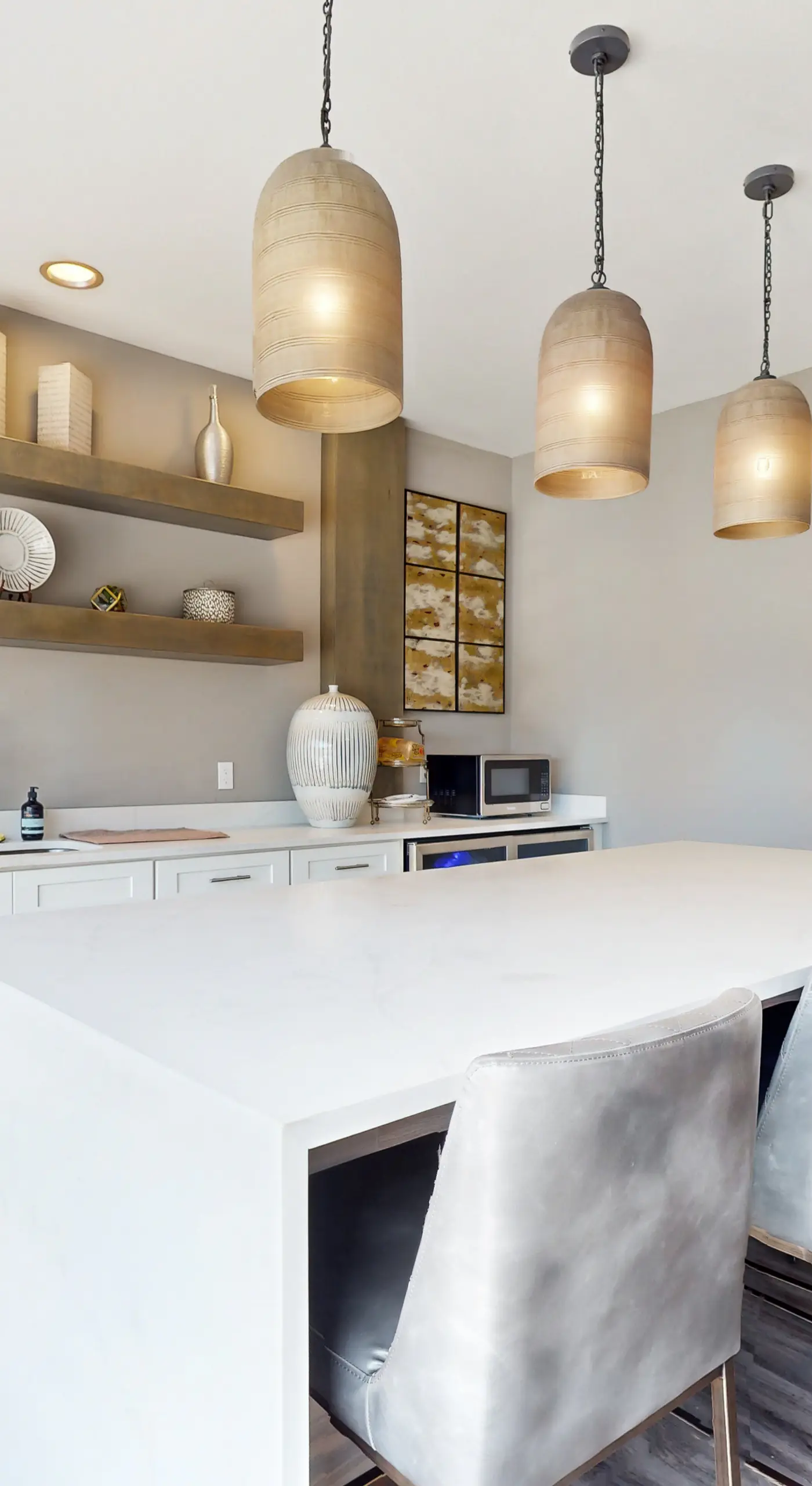2 Mi to UF Campus! Modern Luxury Apt w/ Pool