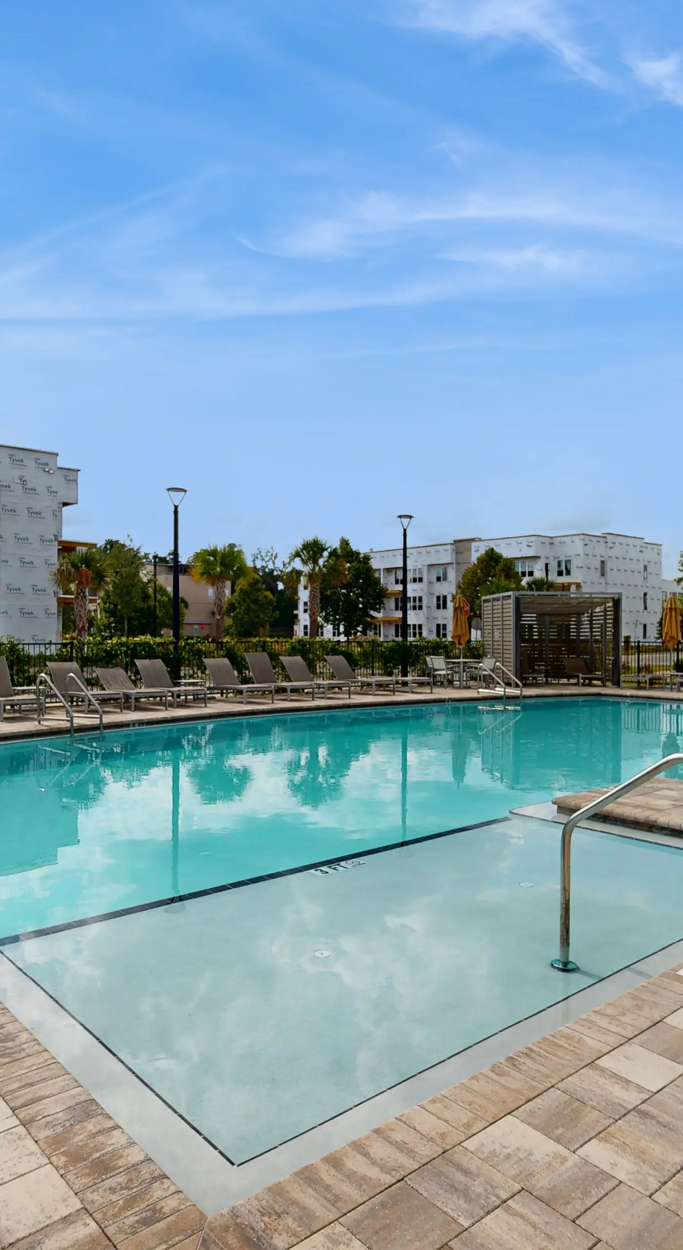 2 Mi to UF Campus! Modern Luxury Apt w/ Pool